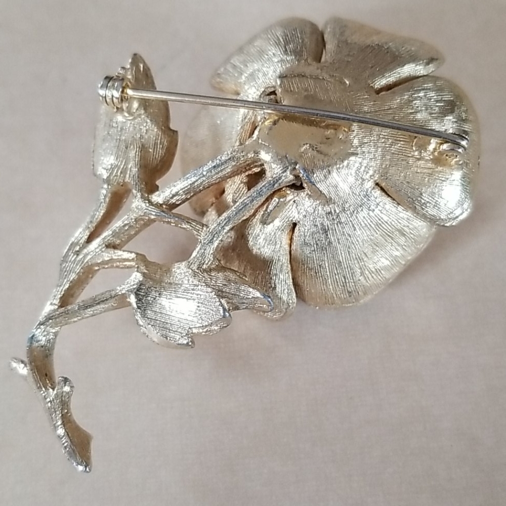 Vintage Mid Century Gold Tone Metal Flower Brooch - image 6